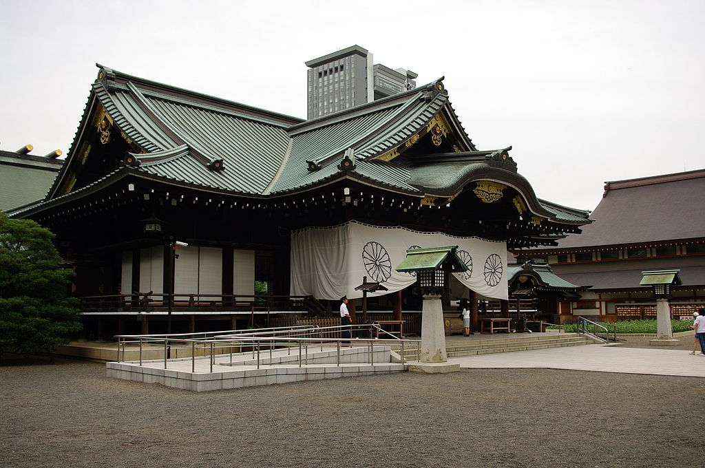 1024px-JP-tokio-yasukuni-jinja.jpg