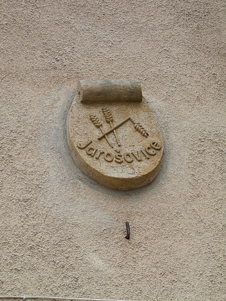 File:Jarošovice (Týn nad Vltavou) - znak na domě.jpg