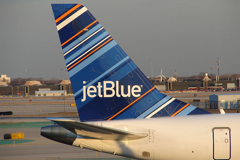 File:JetBlue EMB-190 (N337JB) (13327903403).jpg