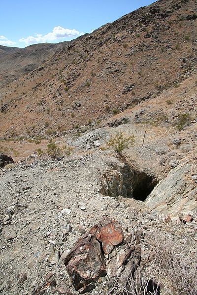 File:Joshua tree open mine shaft desert queen mine.jpg