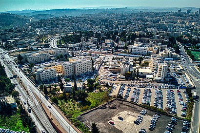 איך מגיעים באמצעות תחבורה ציבורית  לקרית מנחם בגין? - מידע על המקום