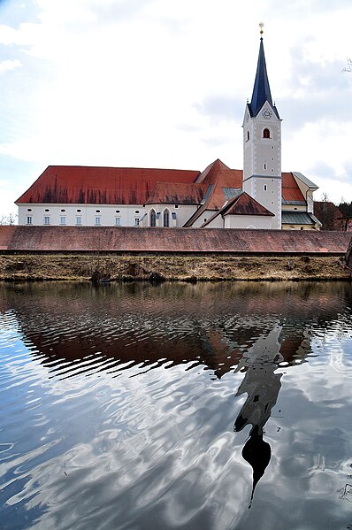 File:Klagenfurt Viktring Stift Kirche Nord-Ansicht 25032009 48.jpg