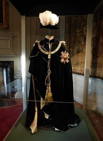 File:Knight of the Thistle robe, Holyrood Palace.JPG