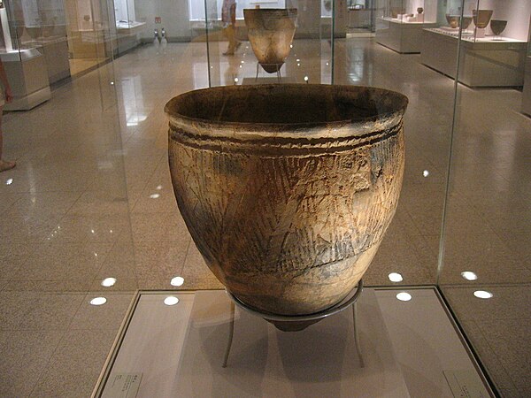 Classic Jeulmun vessel with wide mouth, c. 3500 BC. From National Museum of Korea.