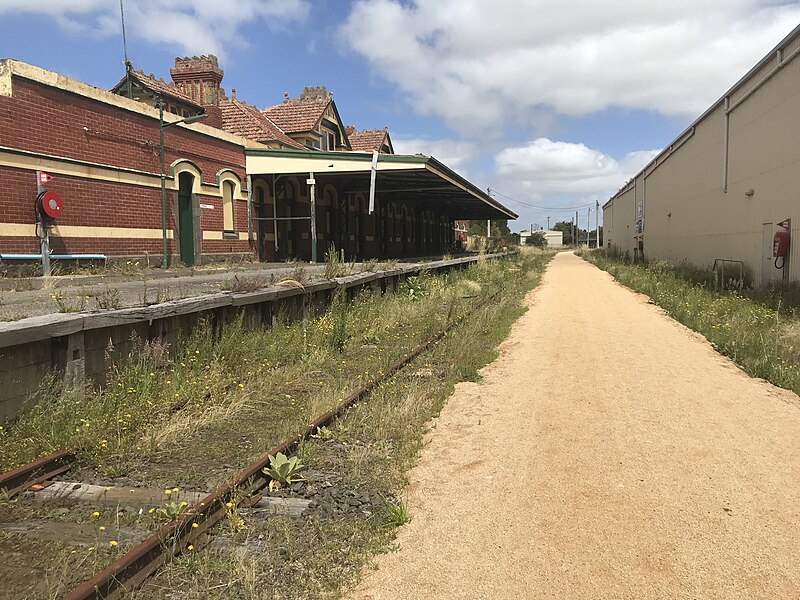 File:Korumburra railway track.jpg