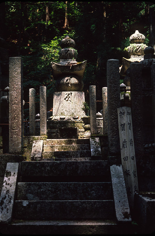 Grave of Maeda clan at Mount Kōya