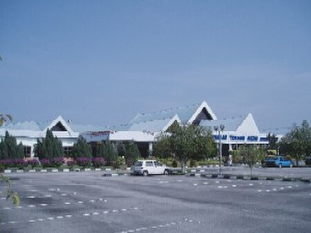 Fail:Kuantan-airport-carpark.jpg