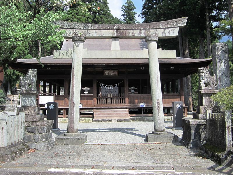 File:Kuzuhachiman Shrine.jpg