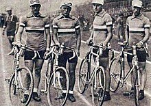 L%27%C3%A9quipe_de_France_de_cyclisme_championne_olympique_sur_route_en_1924_%282%29.jpg
