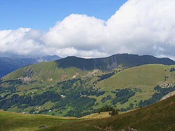 Fichier:La_montagne_de_Sulens_(1839m),_Bornes-Aravis.JPG