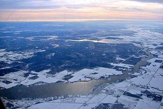 <span class="mw-page-title-main">Winnipeg River</span> River in the Canadian provinces of Manitoba and Ontario