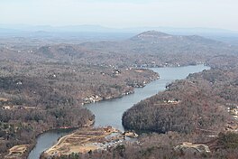 Lake Lure dari Cerobong asap Rock.JPG