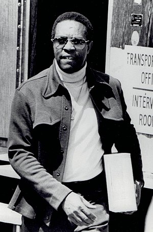 Lee Elder 1975.jpg