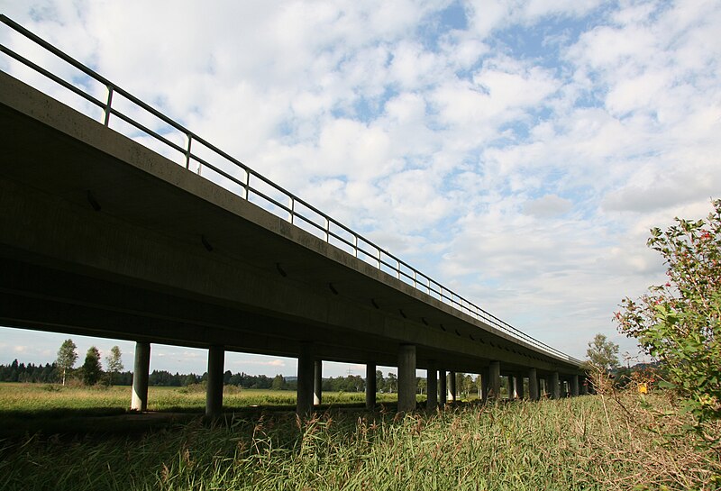 File:Loisachbrücke Ohlstadt 03.jpg