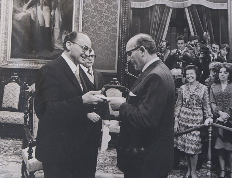 File:Luis Echeverría presenting credentials to Maurice Schwarzmann, Irene Day Schwarzmann.jpg