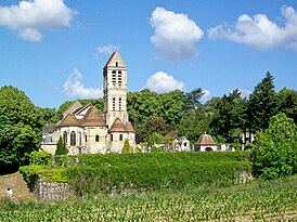 Luzarches (95), église St-Côme-St-Damien depuis le chemin de la Paroisse.jpg