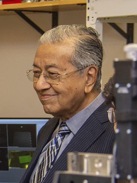 File:Mahathir (format 4to3 portrait).jpg