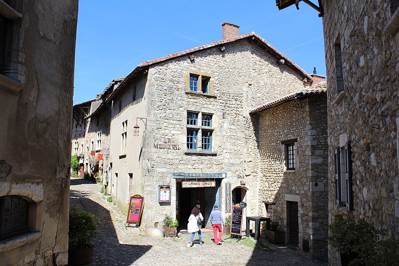 File:Maison Ruyssen Pérouges 5.jpg