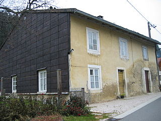 Maison typique du Jura 7.jpg