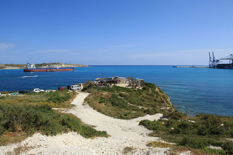 File:Malta - Marsaxlokk Bay (St. Lucian Tower) 01 ies.jpg