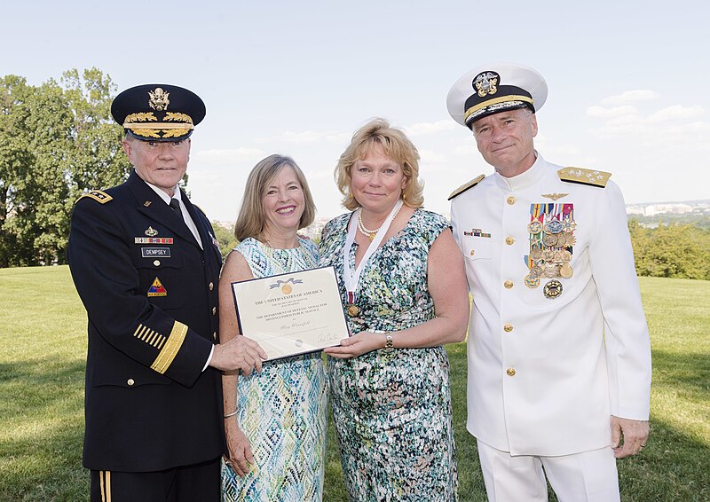 File:Mary Winnefeld receiving DOD Medal for Distinguished Public Service.jpg