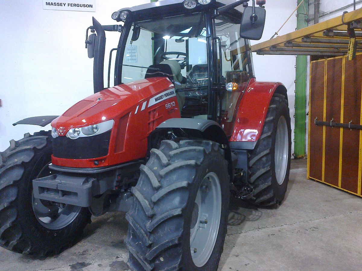 File:Massey Ferguson 6490 Dynashift.jpg - Wikimedia Commons