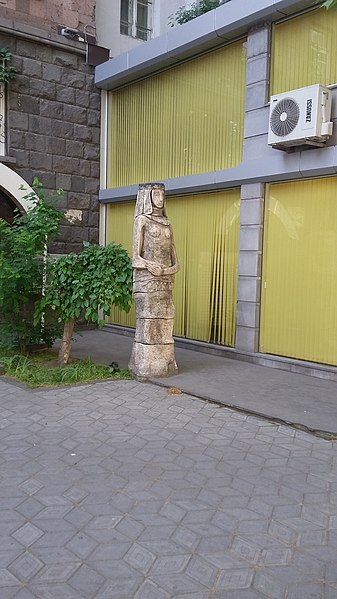 File:Mesrop Mashtots Avenue (Yerevan) 32.jpg