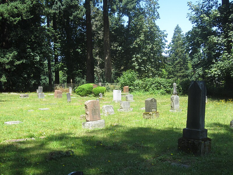 File:Milwaukie Pioneer Cemetery, Oregon (2019) - 18.jpg