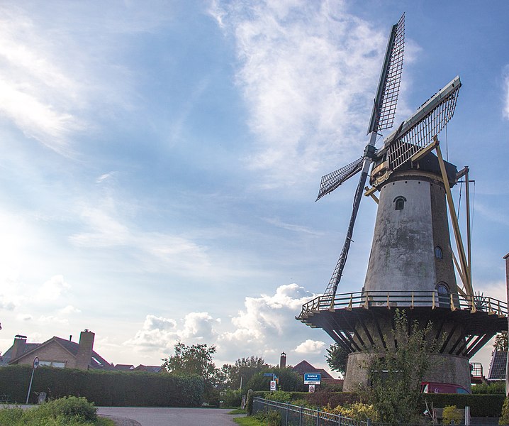 File:Molens zijn onmisbaar in Nederland zoals Zuidland.jpg