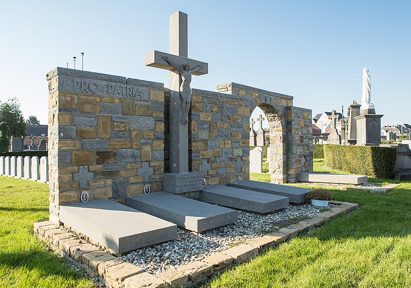 File:Mouscron (Moeskroen) Communal Cemetery (a) -7.jpg