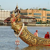 Narai Şarkı Suban HM Rama IX bow.jpg