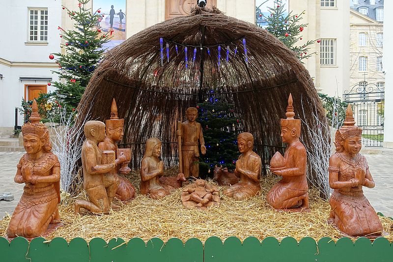 File:Nativity scene @ Chapelle des Missions Étrangères de Paris @ Paris (30766577843).jpg