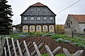 Wohnstallhaus (Umgebinde), Seitengebäude (Scheune mit Ausgedinge, Umgebinde) und zwei weitere Wirtschaftsgebäude