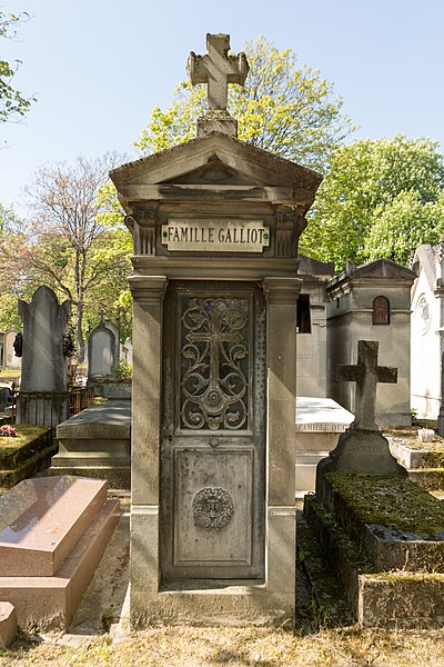 File:Père-Lachaise - Division 91 - Galliot 01.jpg