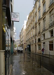 Vers la rue du Louvre.