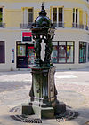 P1320938 Paris XIX Av Bolivar et rue Manin fontaine Wallace rwk1.jpg