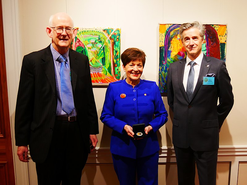 File:Patsy Reddy with Royal Numismatic Society of New Zealand President David Galt and Secretary Wayne Newman.jpg