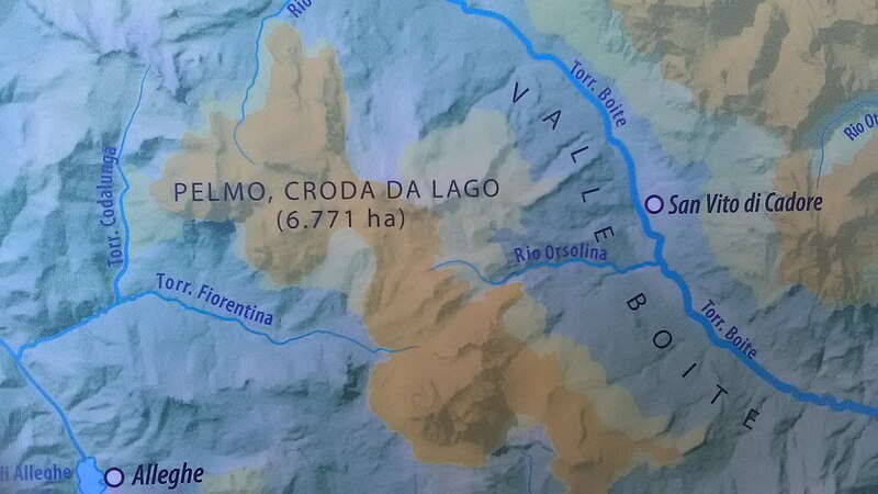 File:Pelmo - Croda da Lago map.jpg