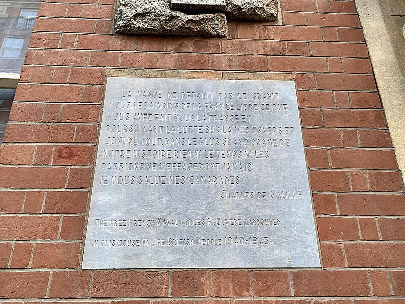 File:Plaque to the Free French Naval Forces at Stafford Mansions, Stafford Place, Westminster, October 2022.jpg