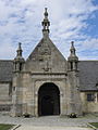 Plougasnou : l'église paroissiale Saint-Pierre, façade sud, le porche 1