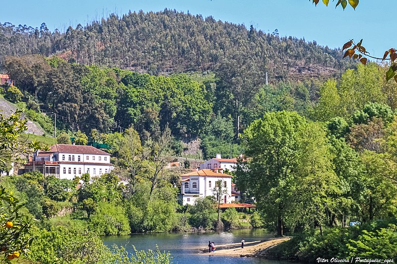 File:Praia Fluvial Quinta do Barco - Portugal (52155341450).jpg