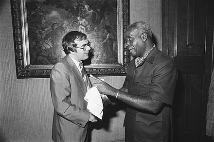 Minister for Development Cooperation Jan Pronk and President of Zambia Kenneth Kaunda during a meeting at the Ministry of Foreign Affairs on 14 June 1977.