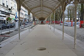 Promenoir rénové avec un revêtement en béton