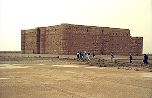 English: Qasr Kharana , Jordan Polski: zamek pustynny, Qasr Kharana , Jordania