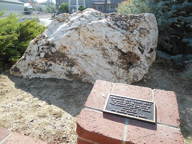 File:Quartz Rock - panoramio.jpg