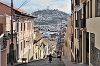 Quito, stolica Ekwadora. To je dróha García Moreno w historiskim centrumje města.