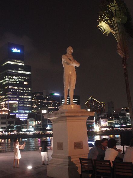 Raffles' statue at night
