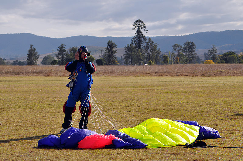 File:Ramblers Skydiver (6899298453).jpg