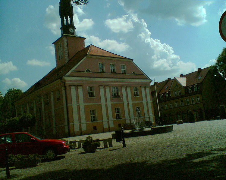 File:Ratusz Miejski w Międzyrzeczu - panoramio.jpg