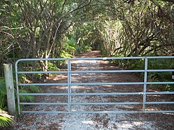 Ruskin FL Domba Rumah gate01.jpg